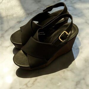 ❤️🎀 LIKE NEW Universal Thread Black Wedge Sandals